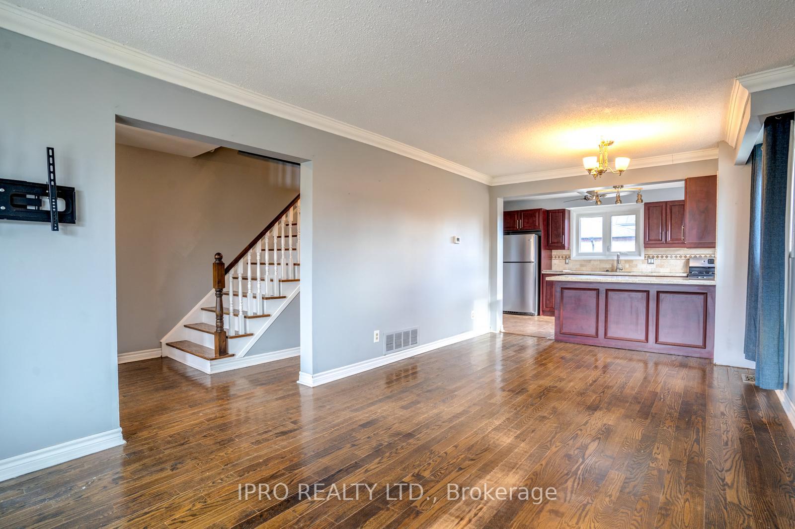 Photo 7 of Unit UPPER, 801 Batory Avenue, Pickering, West Shore — HOMEH