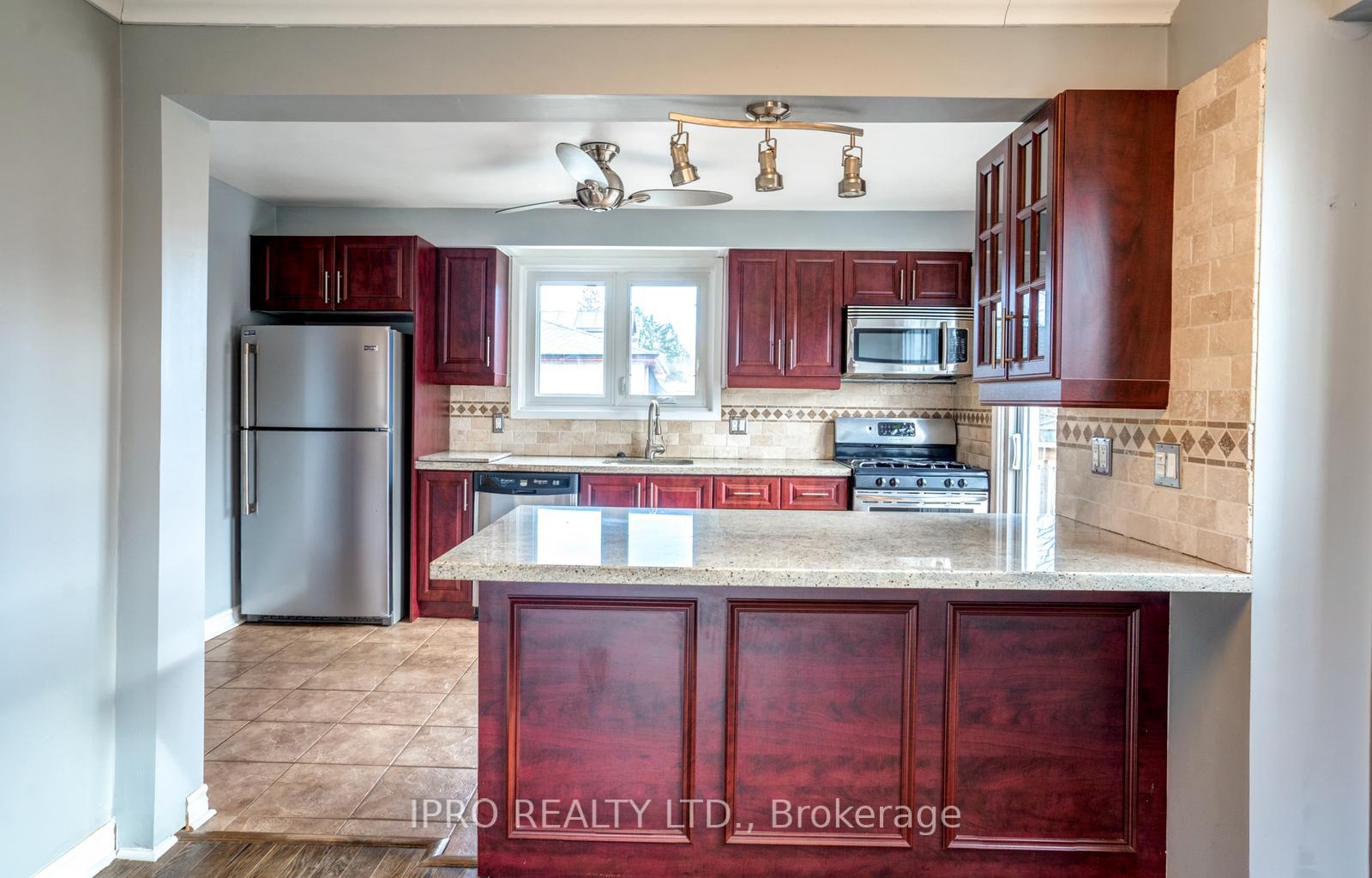 Photo 10 of Unit UPPER, 801 Batory Avenue, Pickering, West Shore — HOMEH