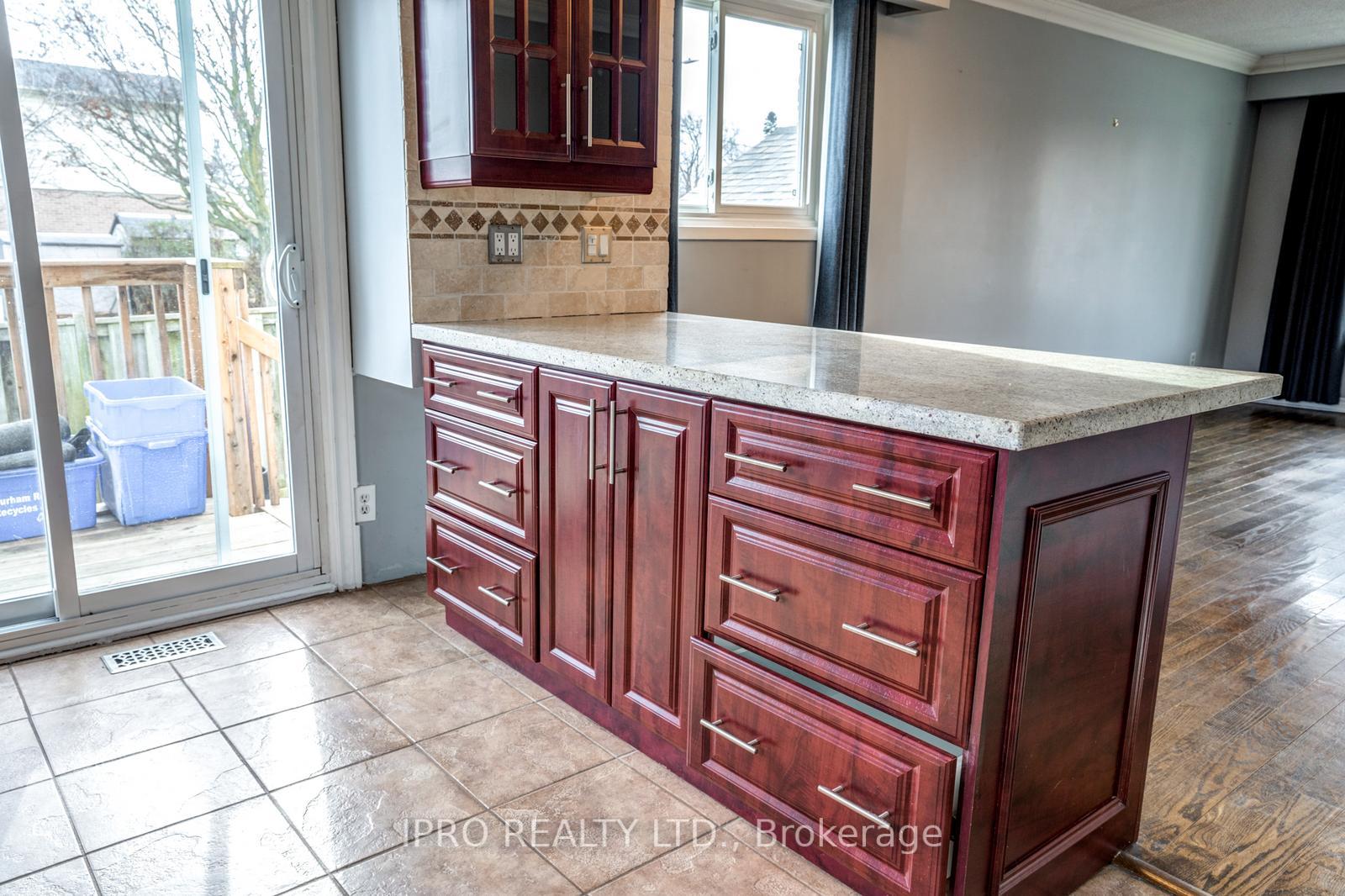 Photo 12 of Unit UPPER, 801 Batory Avenue, Pickering, West Shore — HOMEH