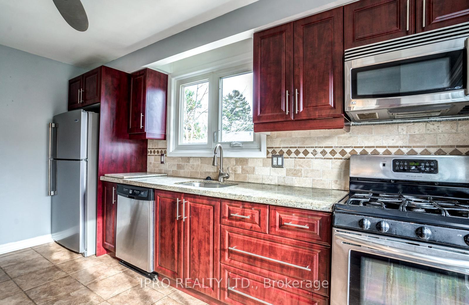 Photo 8 of Unit UPPER, 801 Batory Avenue, Pickering, West Shore — HOMEH