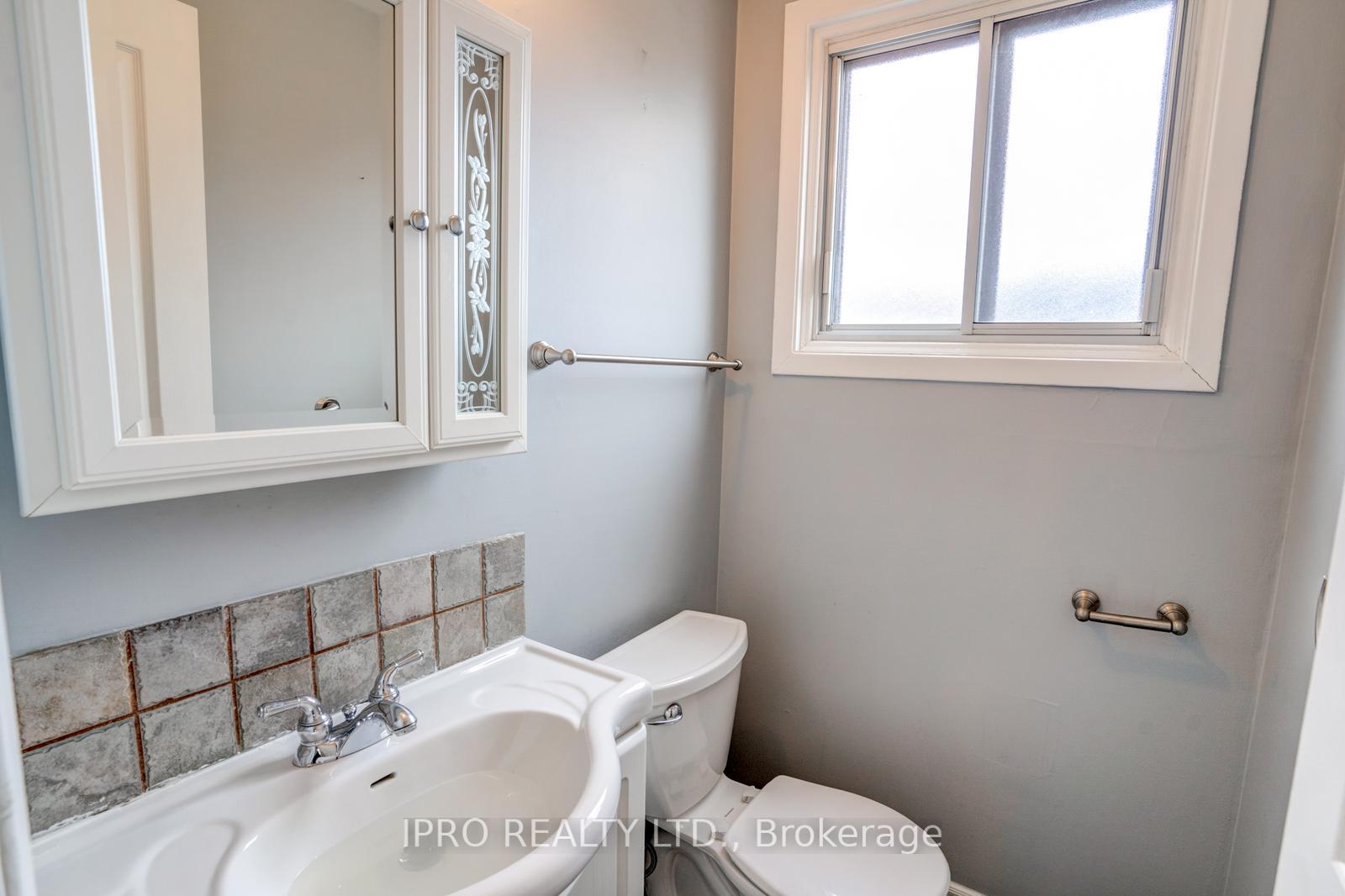 Photo 13 of Unit UPPER, 801 Batory Avenue, Pickering, West Shore — HOMEH
