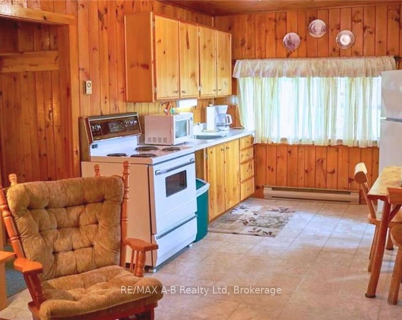 Photo 7 of Unit 4, 903 McRae Hay Lake Road, South Algonquin — HOMEH