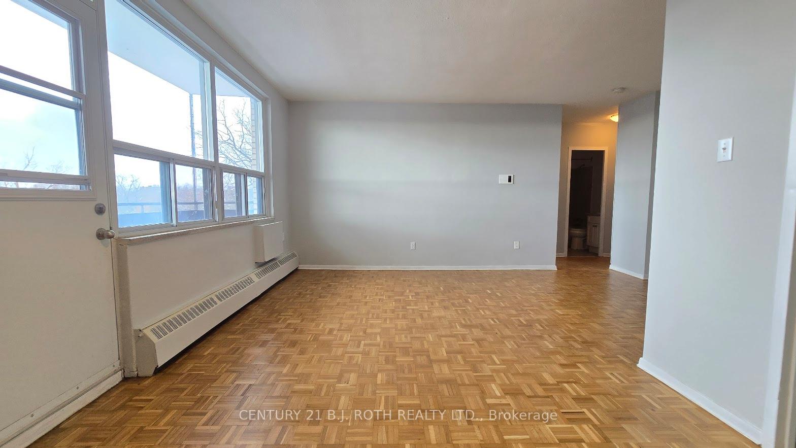 Photo 4 of Unit 806, 37 Peel Street, Barrie, City Centre — HOMEH
