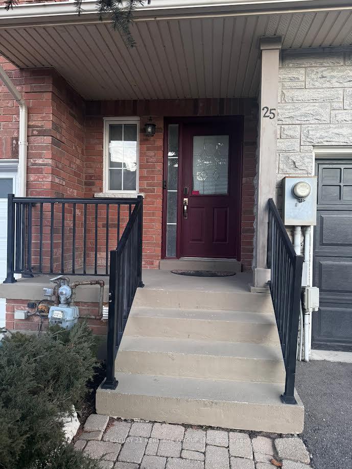 Photo 2 of Unit Upper, 25 Foxchase Avenue W, Vaughan, East Woodbridge — HOMEH