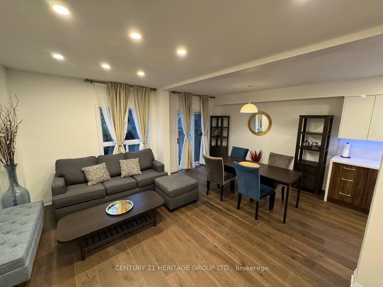 Photo 4 of Unit Upper, 25 Foxchase Avenue W, Vaughan, East Woodbridge — HOMEH
