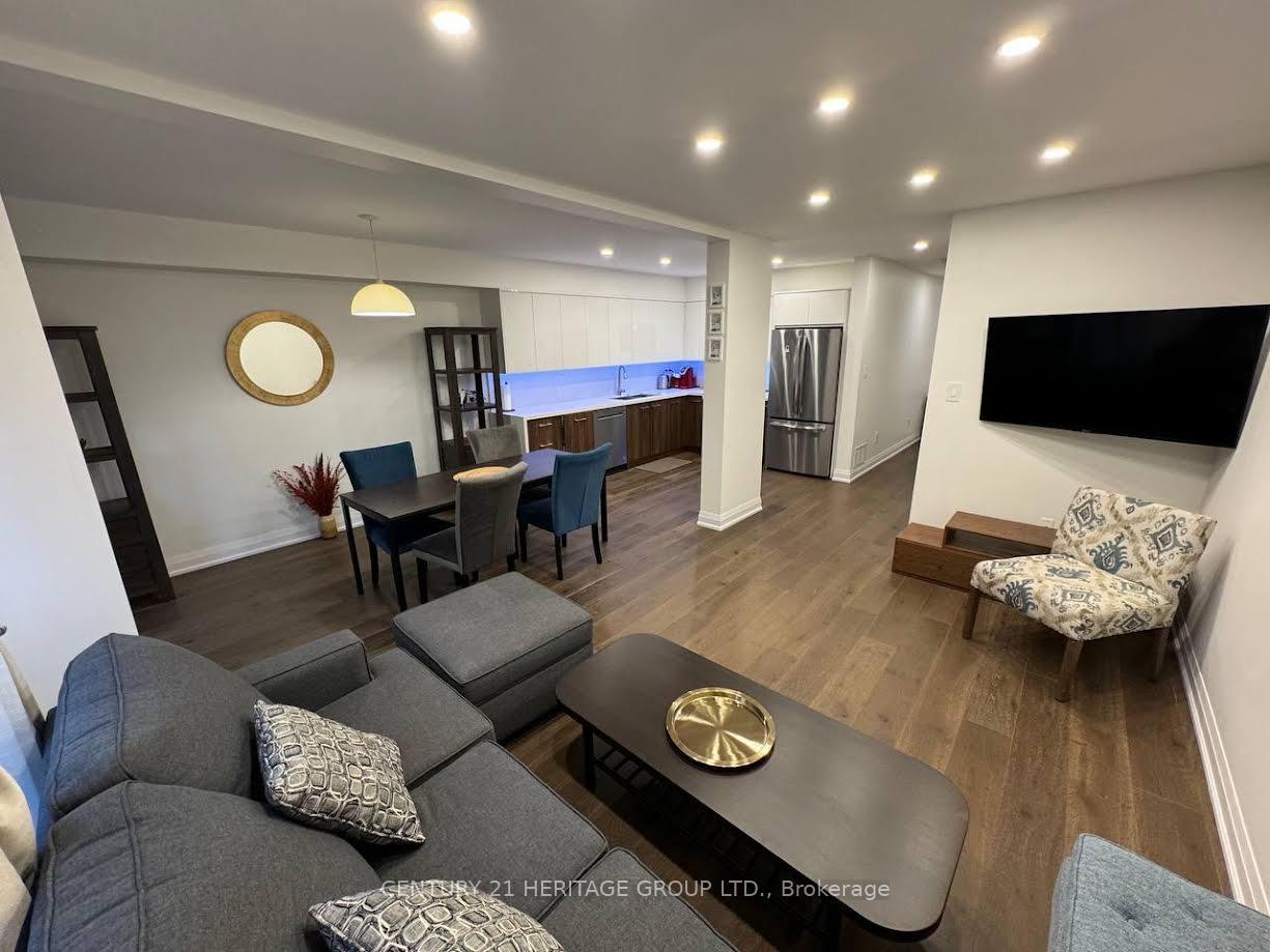 Photo 11 of Unit Upper, 25 Foxchase Avenue W, Vaughan, East Woodbridge — HOMEH