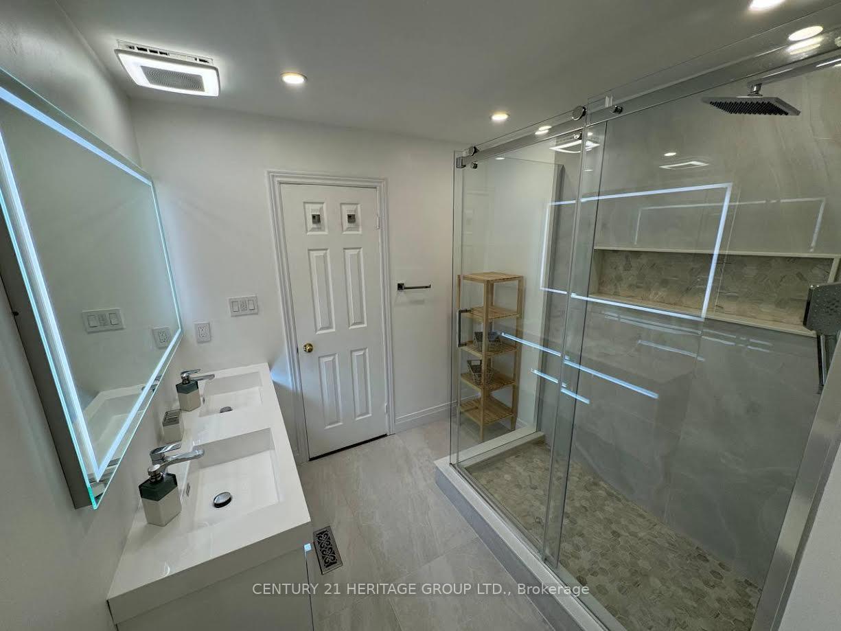 Photo 8 of Unit Upper, 25 Foxchase Avenue W, Vaughan, East Woodbridge — HOMEH