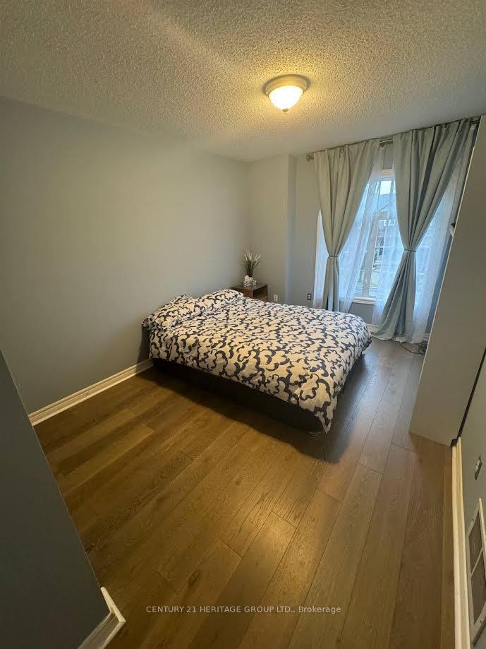 Photo 3 of Unit Upper, 25 Foxchase Avenue W, Vaughan, East Woodbridge — HOMEH