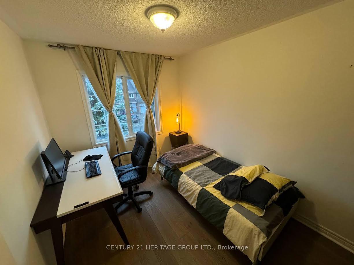 Photo 6 of Unit Upper, 25 Foxchase Avenue W, Vaughan, East Woodbridge — HOMEH