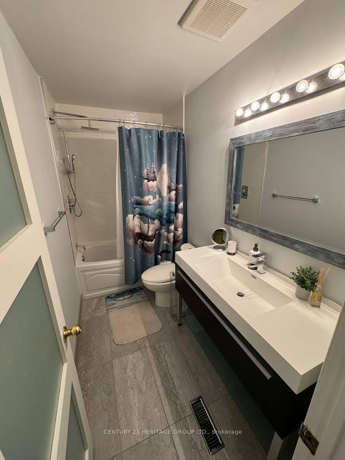 Photo 10 of Unit Upper, 25 Foxchase Avenue W, Vaughan, East Woodbridge — HOMEH