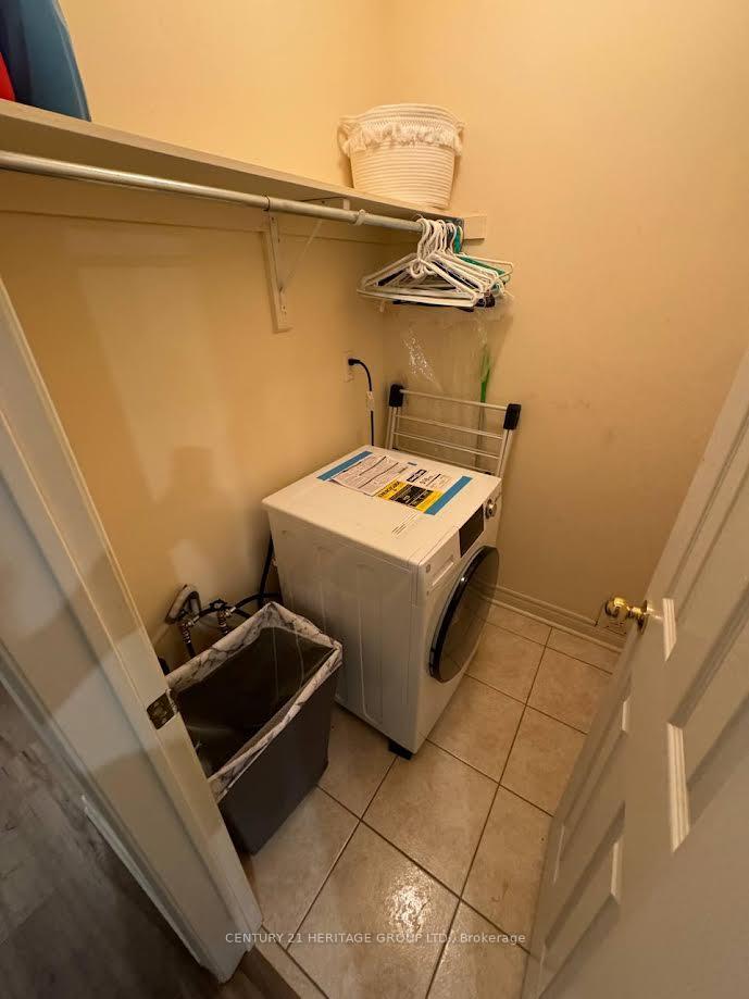 Photo 13 of Unit Upper, 25 Foxchase Avenue W, Vaughan, East Woodbridge — HOMEH