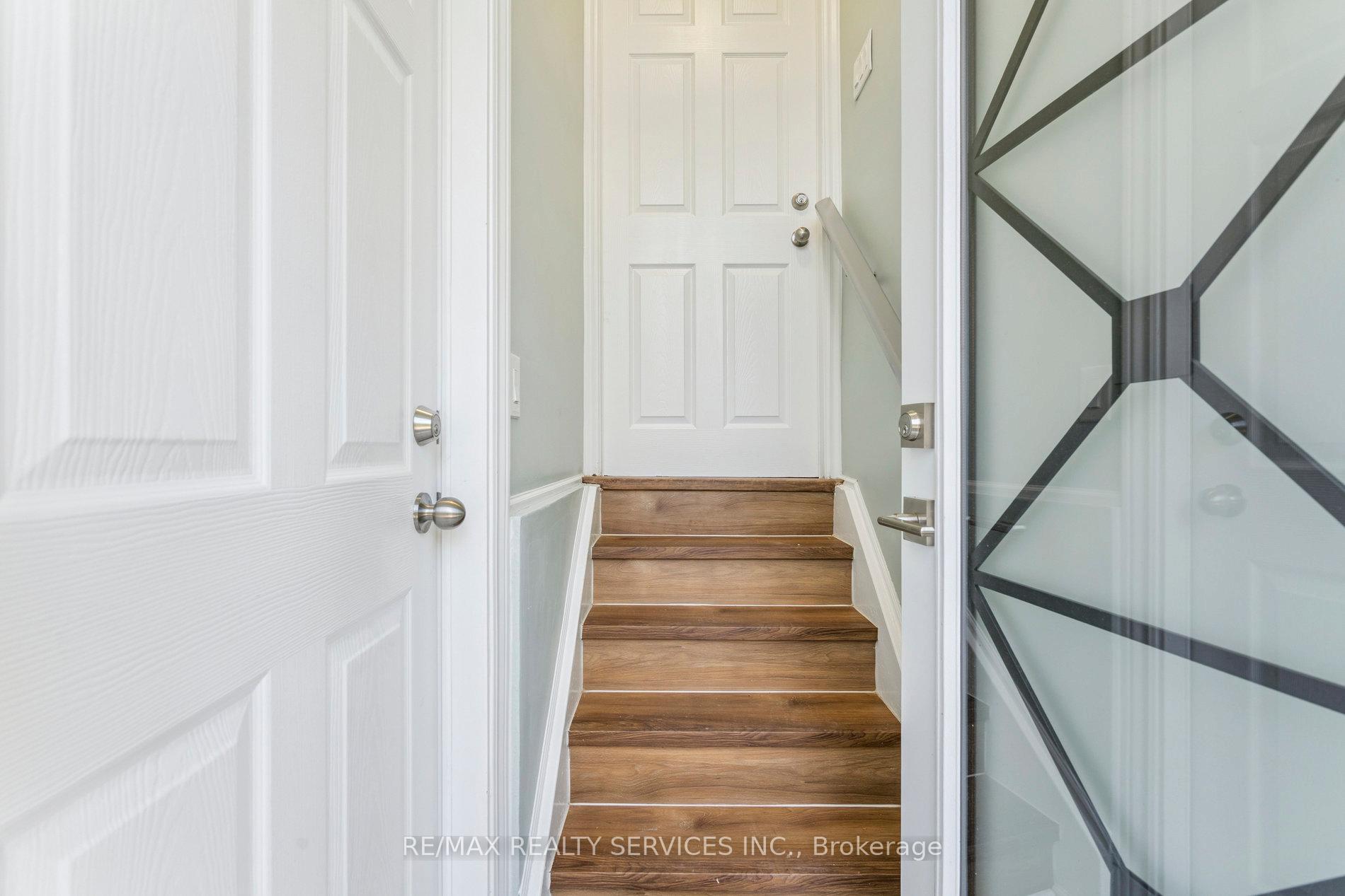 Photo 9 of Unit Main Floor, 15 Mcclure Avenue, Brampton, Northwood Park — HOMEH