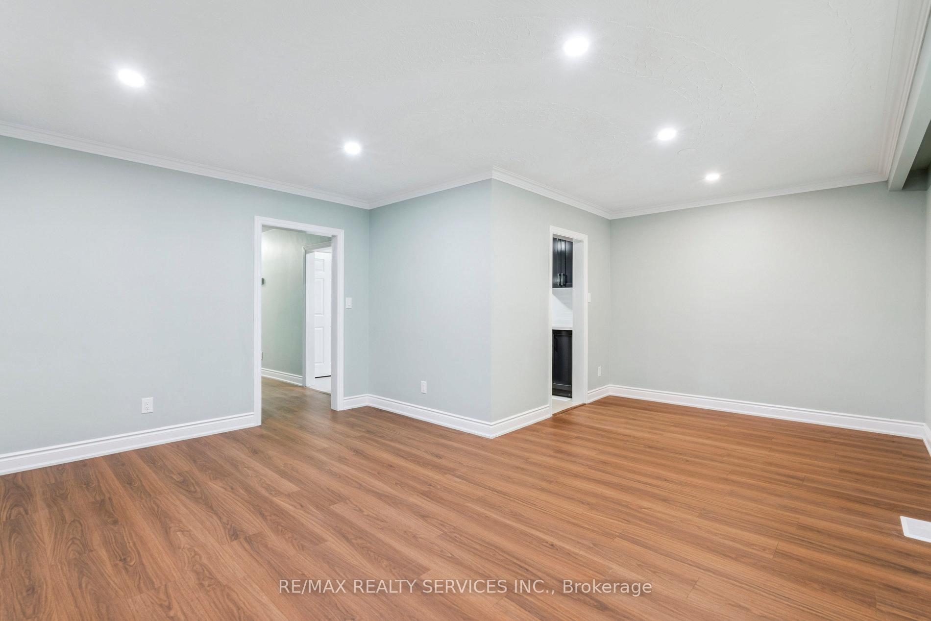 Photo 11 of Unit Main Floor, 15 Mcclure Avenue, Brampton, Northwood Park — HOMEH