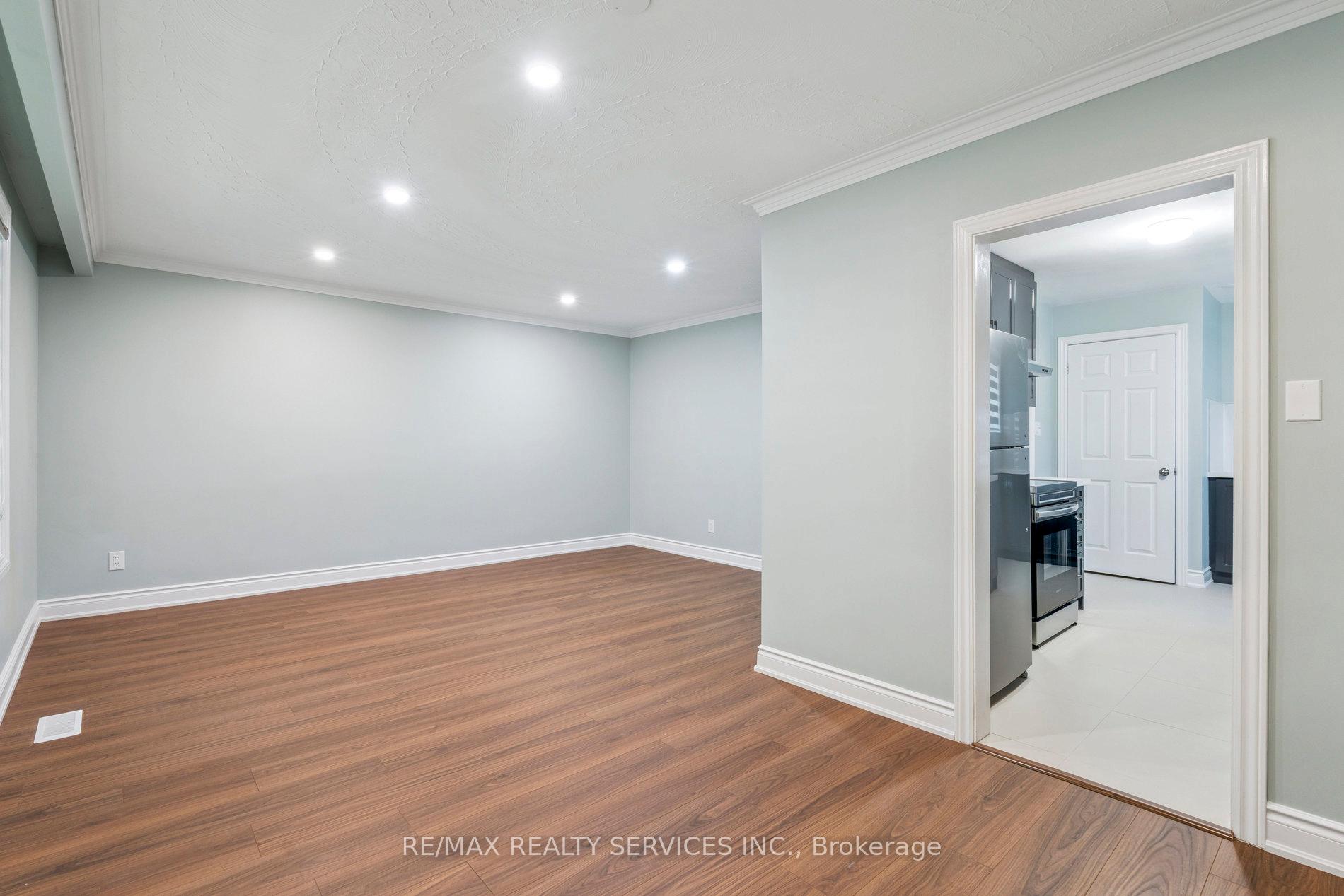 Photo 4 of Unit Main Floor, 15 Mcclure Avenue, Brampton, Northwood Park — HOMEH