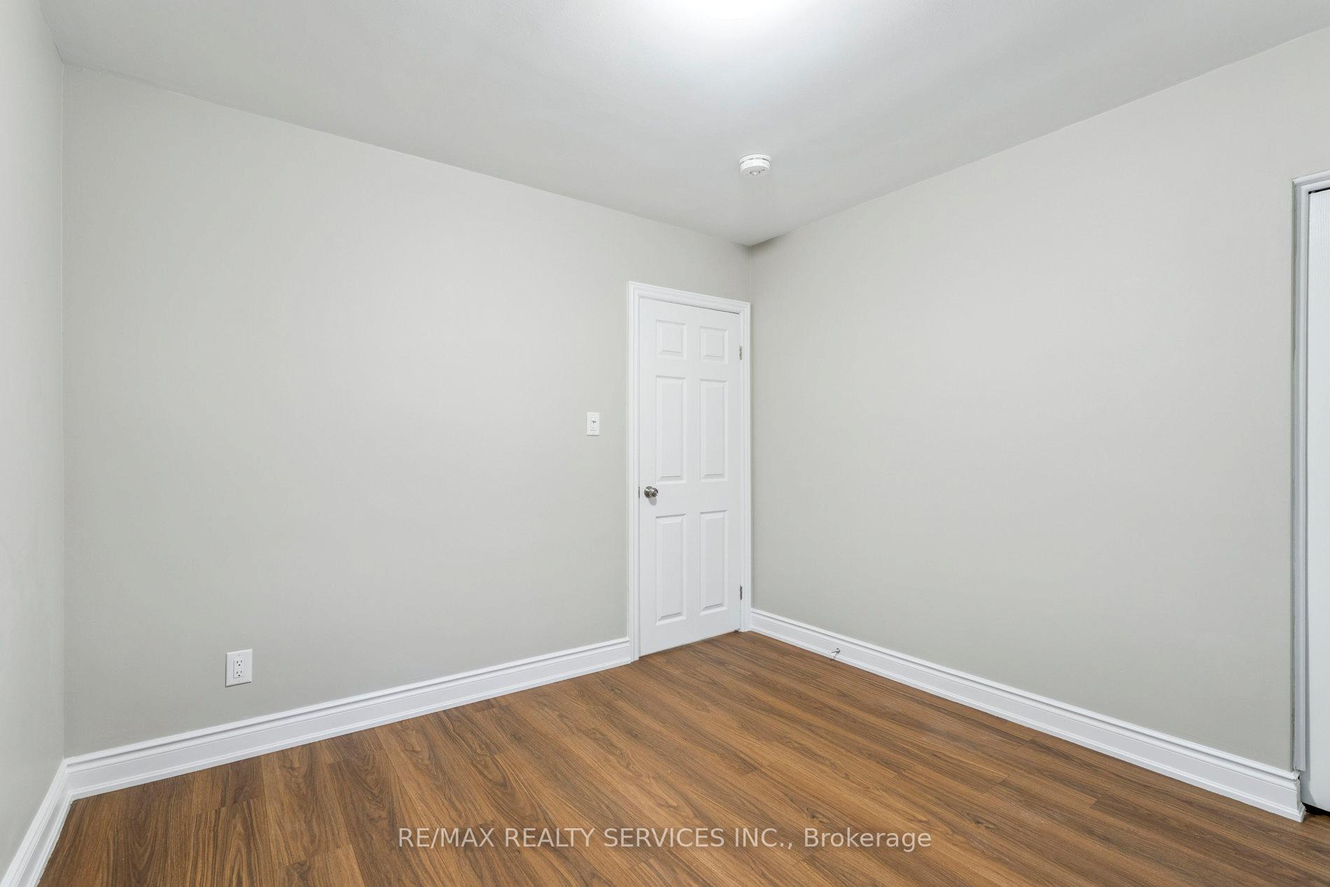 Photo 8 of Unit Main Floor, 15 Mcclure Avenue, Brampton, Northwood Park — HOMEH