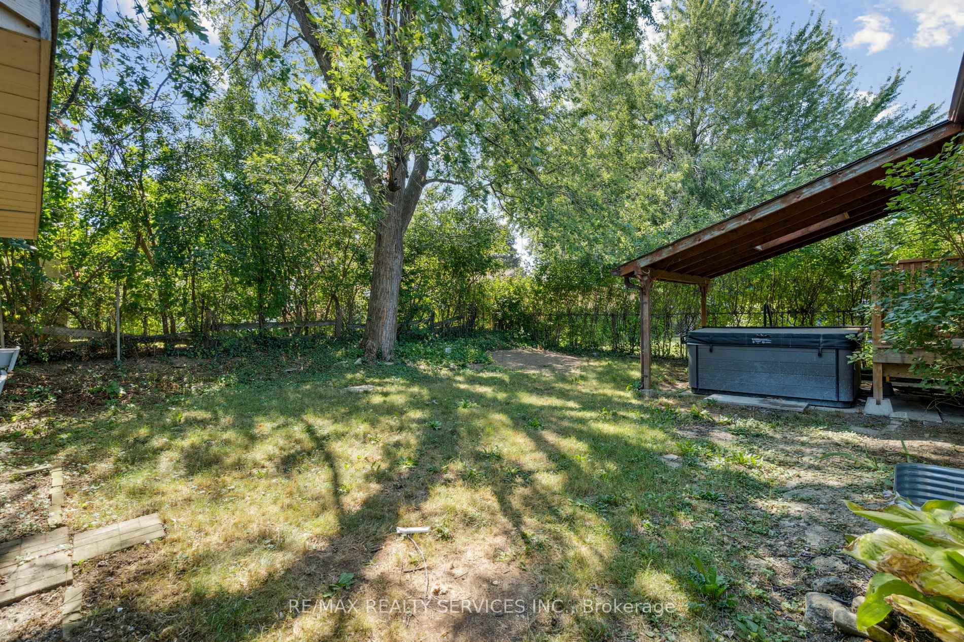 Photo 6 of Unit Main Floor, 15 Mcclure Avenue, Brampton, Northwood Park — HOMEH
