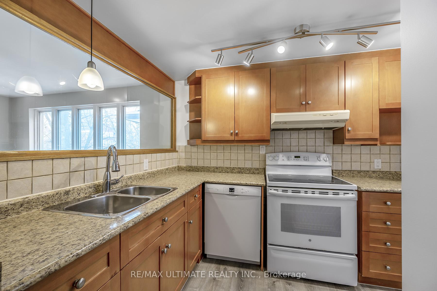 Photo 25 of Unit Unit A, 578 Huron Street, Toronto, The Annex — HOMEH