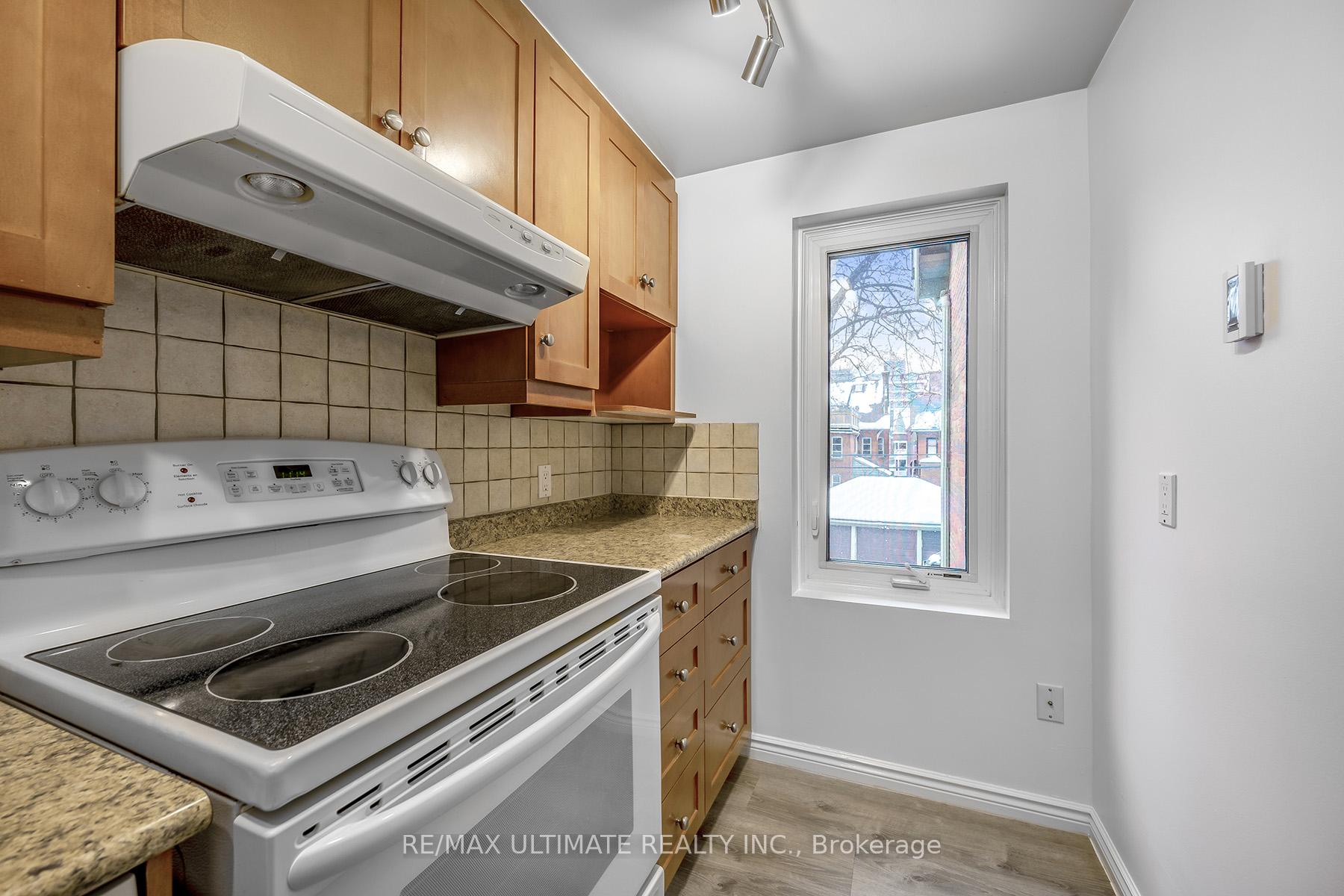 Photo 24 of Unit Unit A, 578 Huron Street, Toronto, The Annex — HOMEH