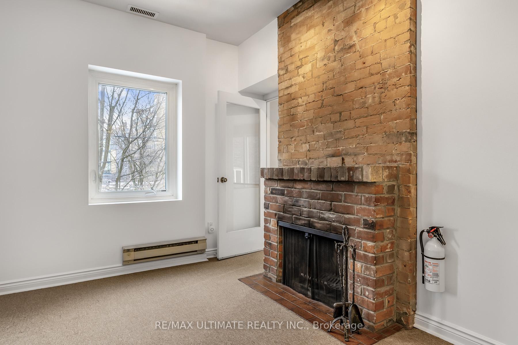 Photo 3 of Unit Unit A, 578 Huron Street, Toronto, The Annex — HOMEH