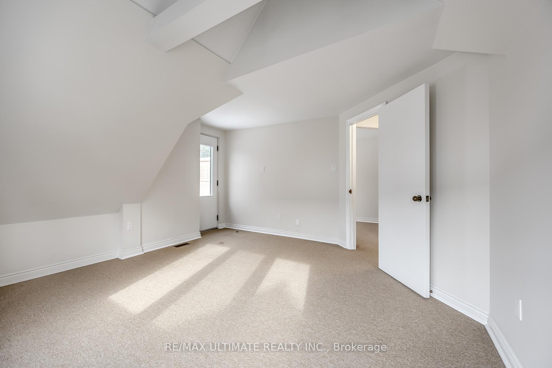 Photo 18 of Unit Unit A, 578 Huron Street, Toronto, The Annex — HOMEH