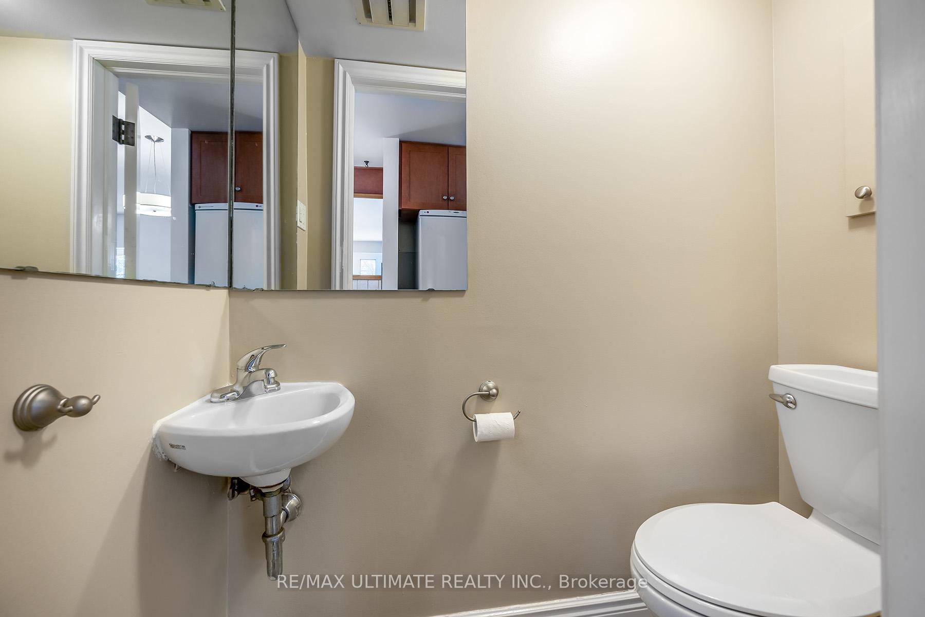 Photo 6 of Unit Unit A, 578 Huron Street, Toronto, The Annex — HOMEH