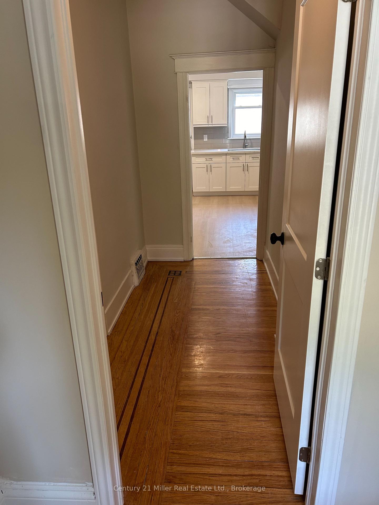 Photo 5 of Unit 1, 307 Cumberland Avenue, Hamilton, Blakeley — HOMEH