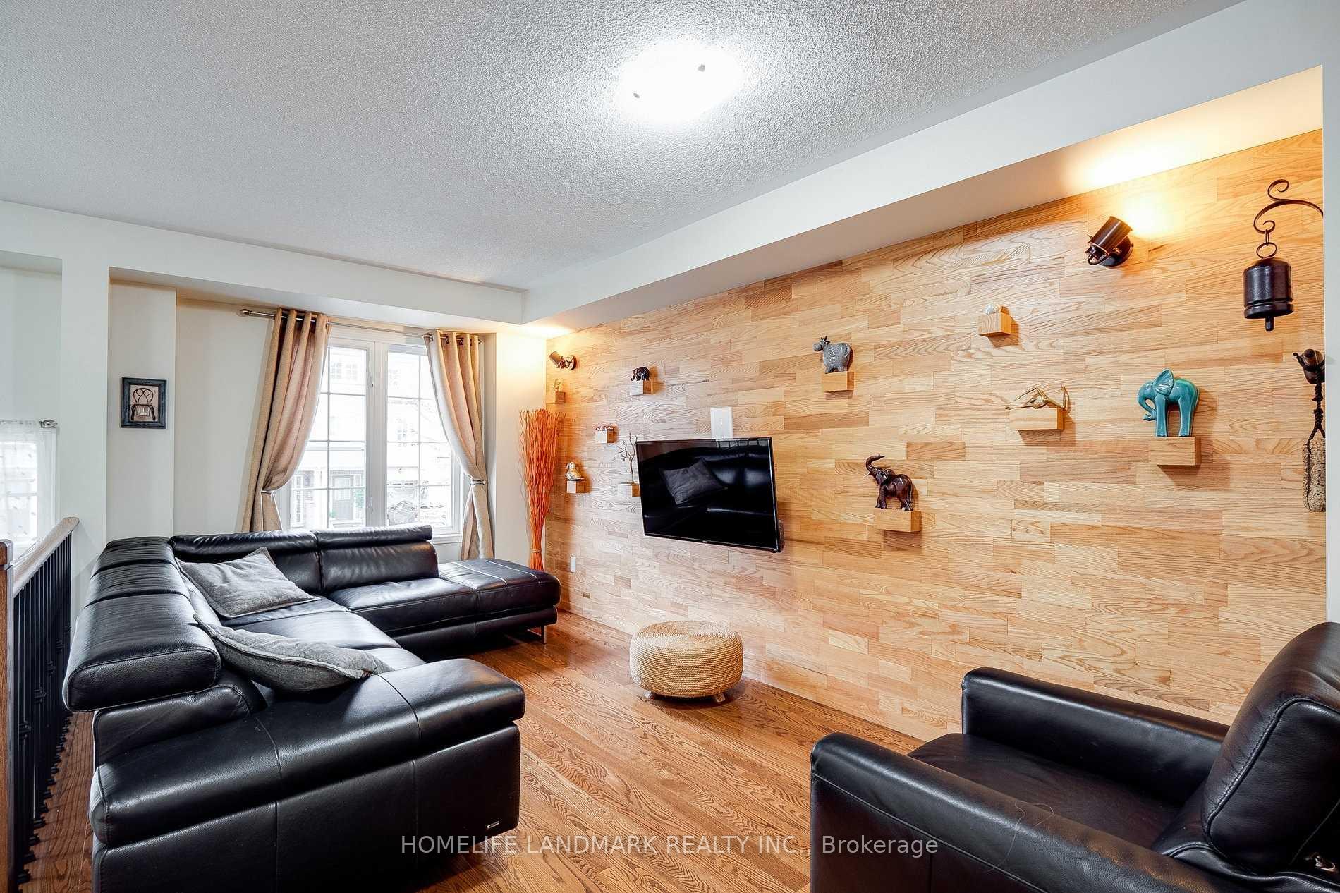 Photo 7 of 43 Wilkes Crescent, Scarborough, Clairlea-Birchmount — HOMEH