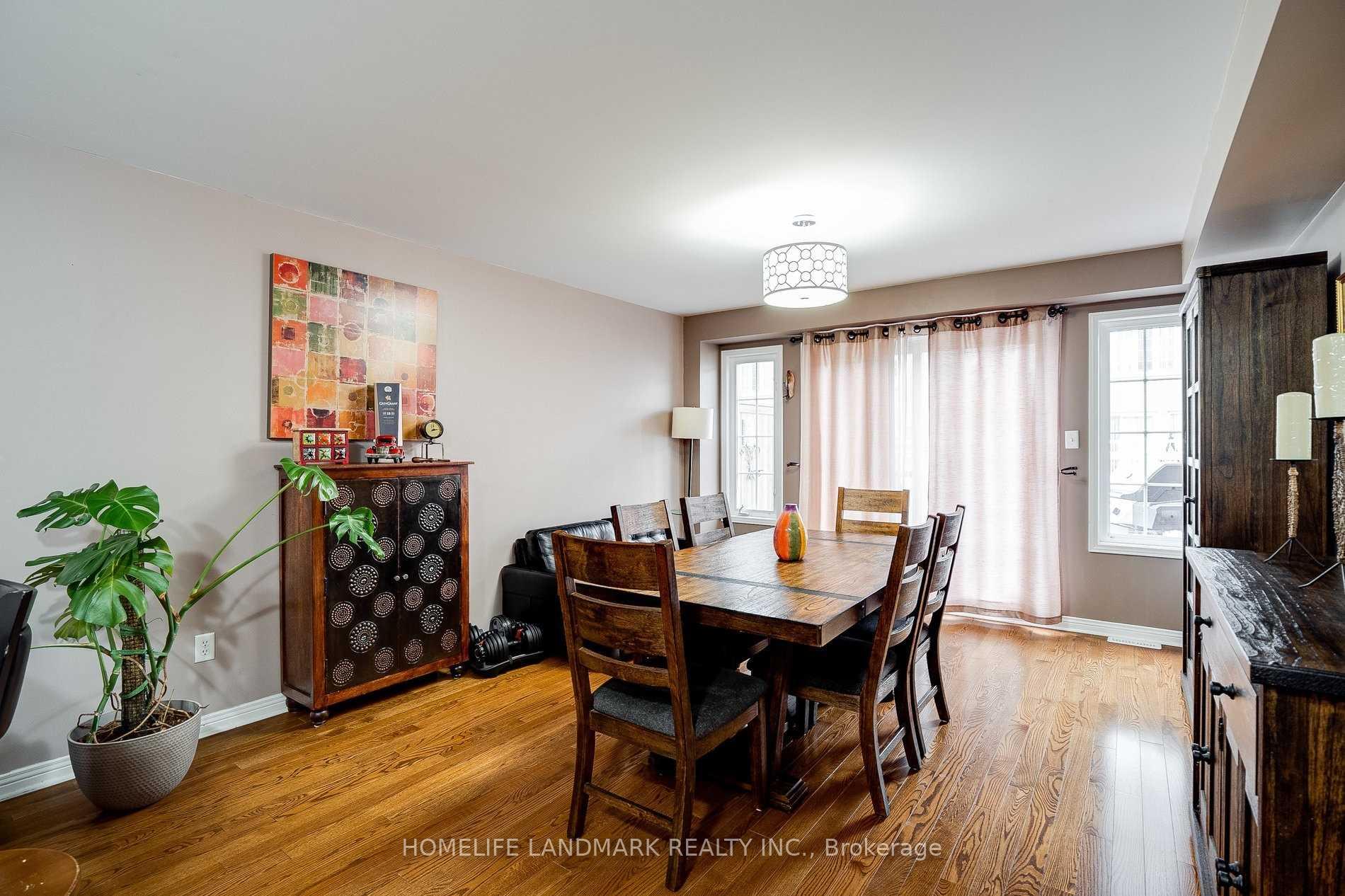 Photo 12 of 43 Wilkes Crescent, Scarborough, Clairlea-Birchmount — HOMEH