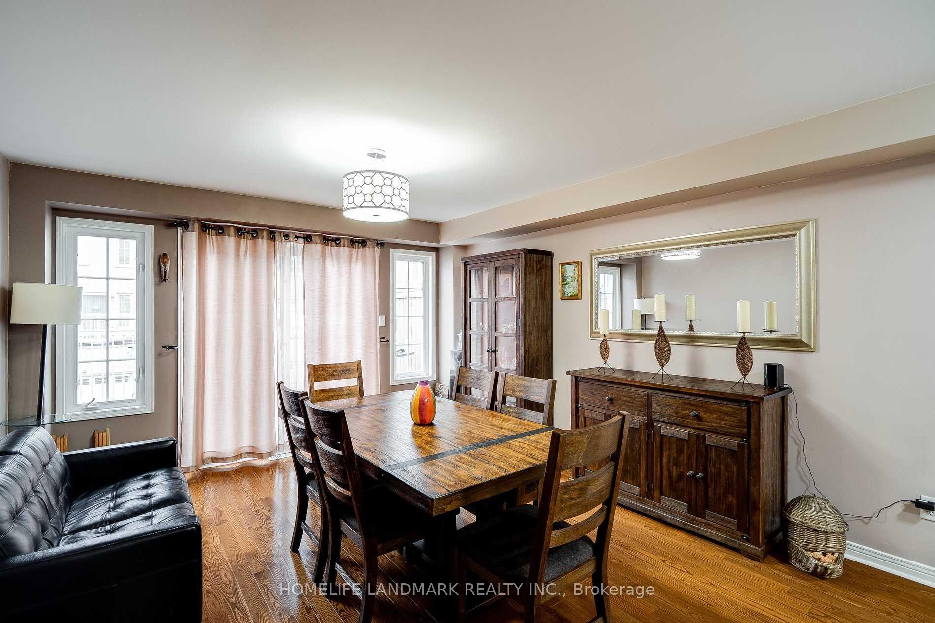 Photo 17 of 43 Wilkes Crescent, Scarborough, Clairlea-Birchmount — HOMEH