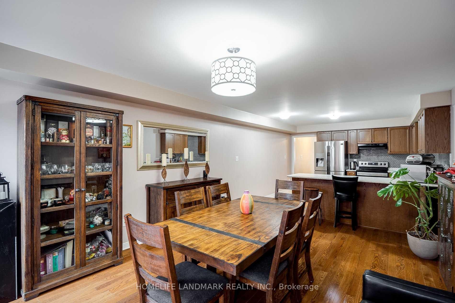 Photo 3 of 43 Wilkes Crescent, Scarborough, Clairlea-Birchmount — HOMEH