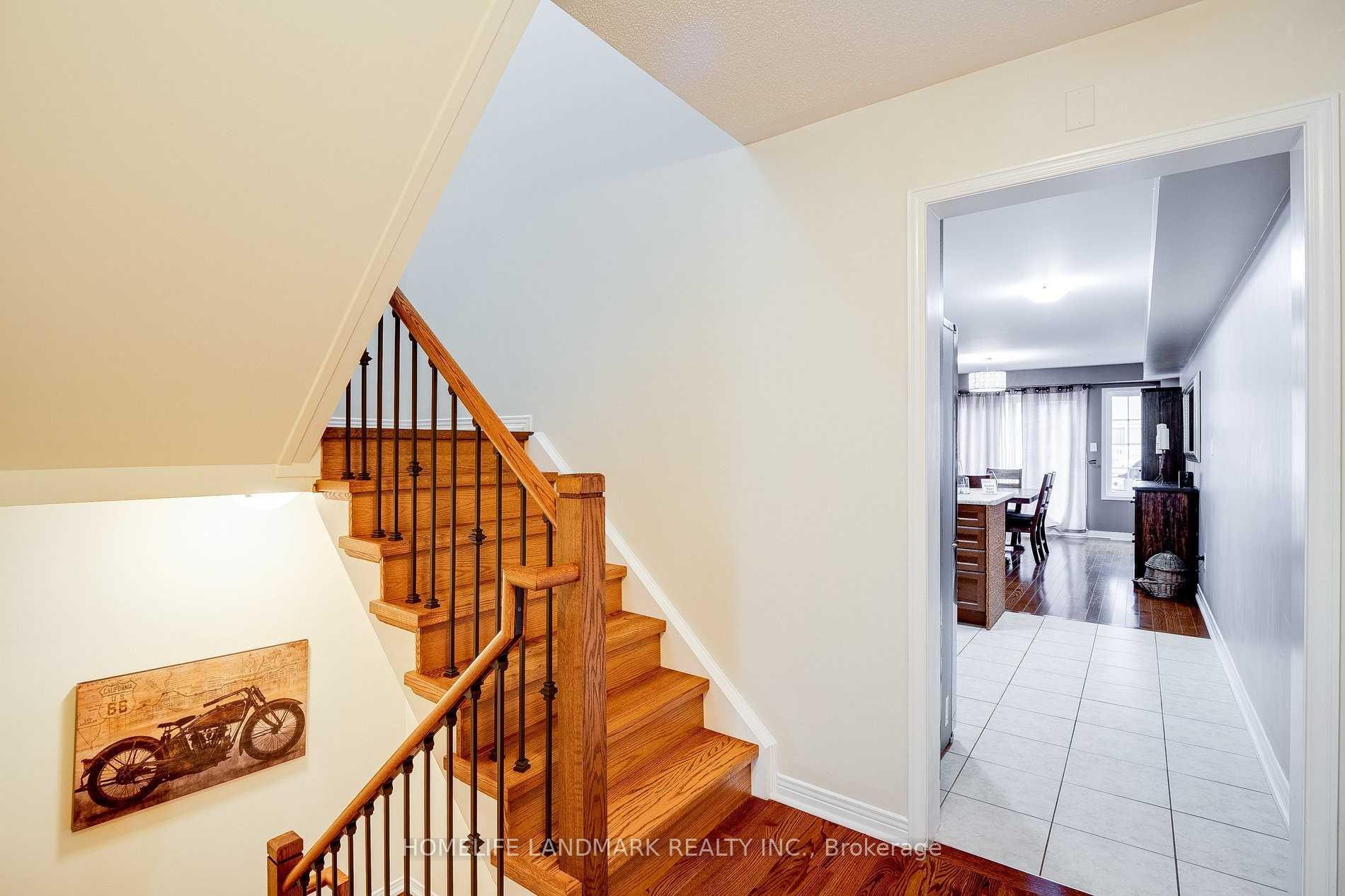 Photo 10 of 43 Wilkes Crescent, Scarborough, Clairlea-Birchmount — HOMEH