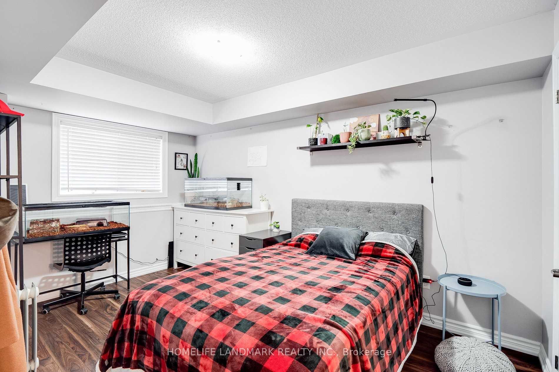 Photo 8 of 43 Wilkes Crescent, Scarborough, Clairlea-Birchmount — HOMEH