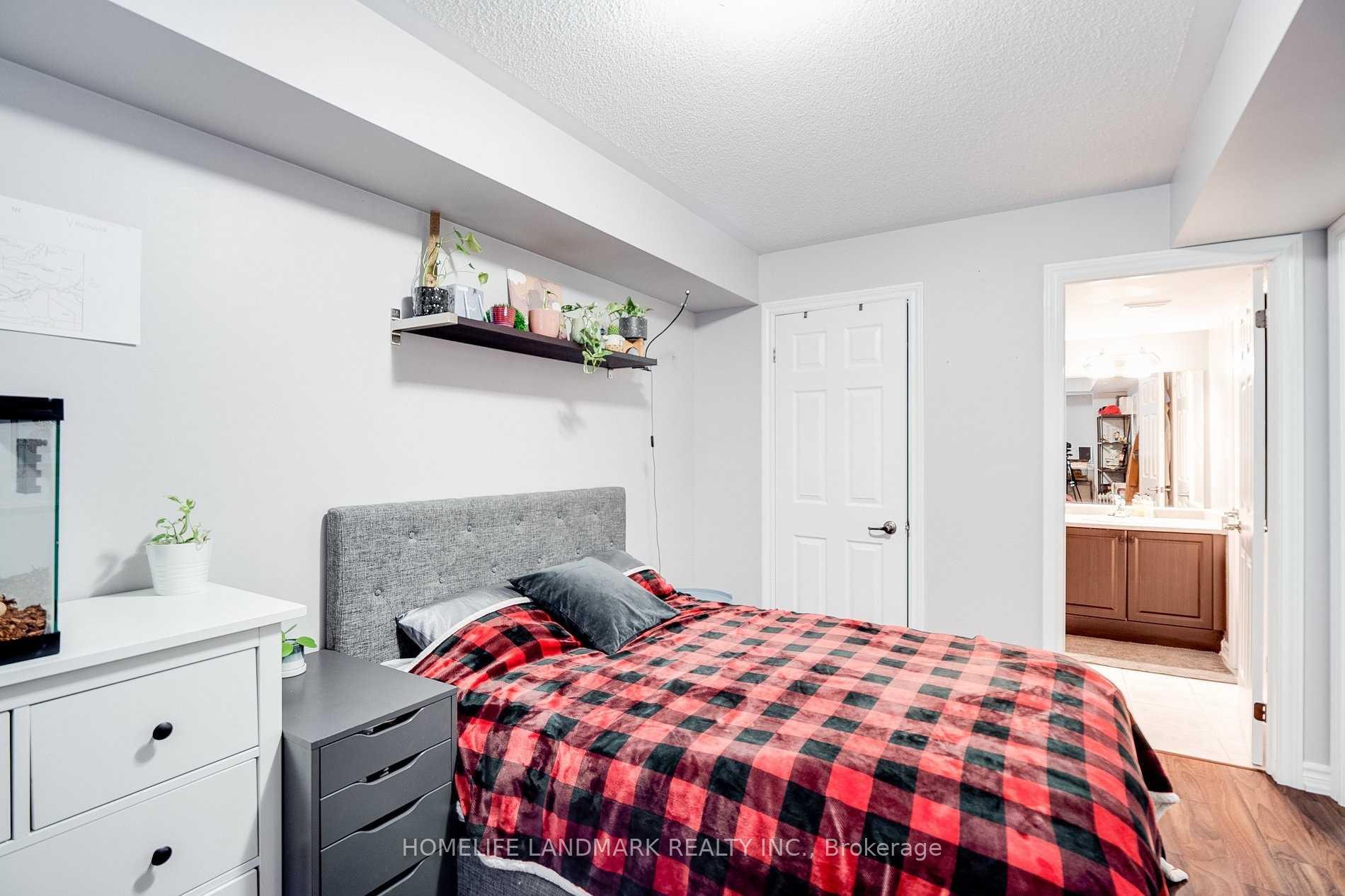 Photo 15 of 43 Wilkes Crescent, Scarborough, Clairlea-Birchmount — HOMEH