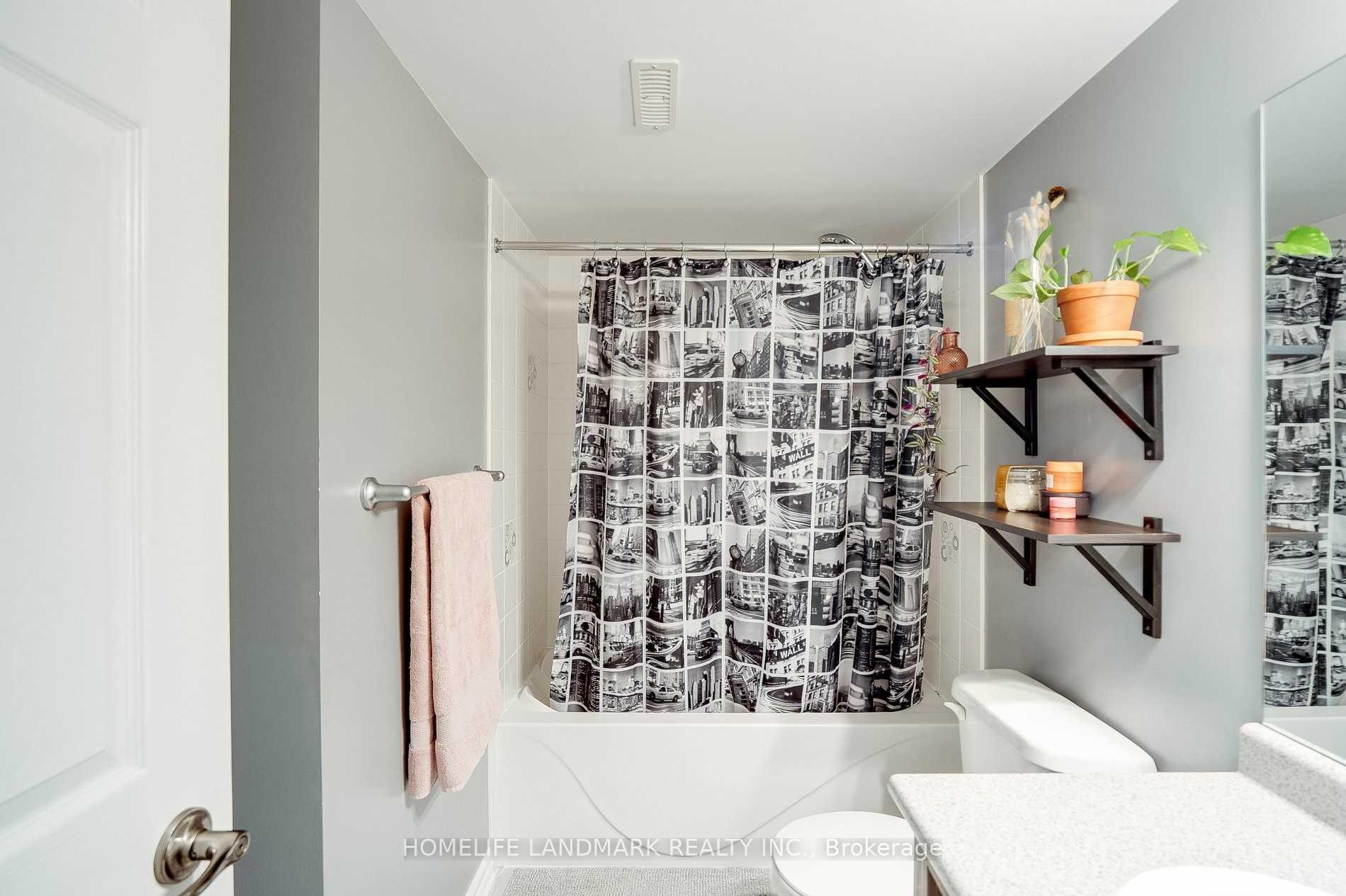 Photo 6 of 43 Wilkes Crescent, Scarborough, Clairlea-Birchmount — HOMEH