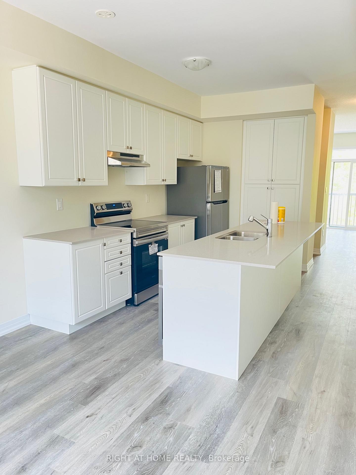 Photo 4 of Unit 53, 158 Bedrock Drive, Hamilton, Stoney Creek — HOMEH