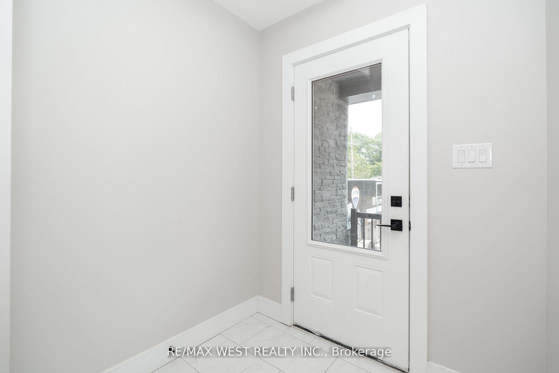 Photo 3 of Unit 1, 172 Cundles Road W, Barrie, Sunnidale — HOMEH
