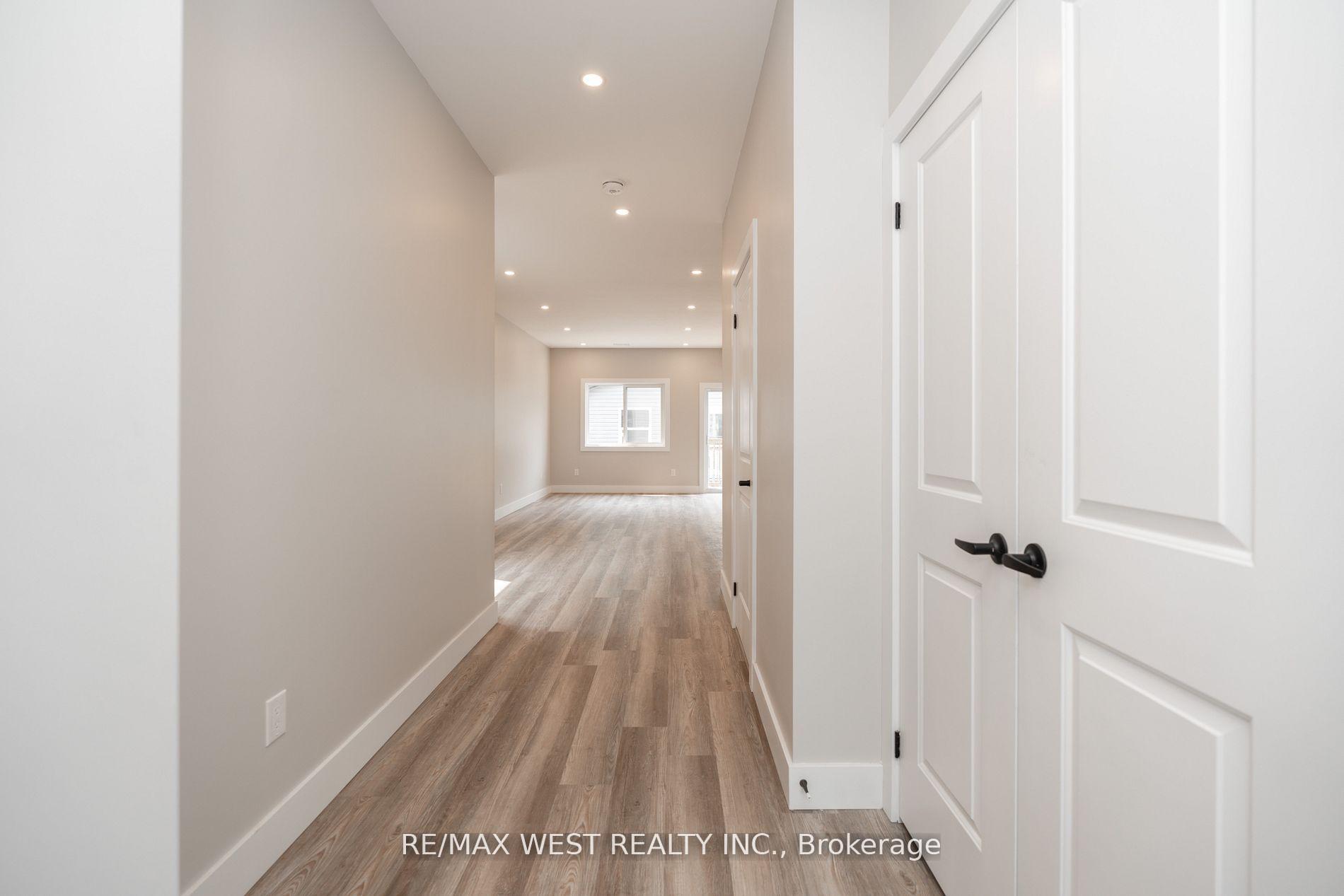 Photo 2 of Unit 1, 172 Cundles Road W, Barrie, Sunnidale — HOMEH