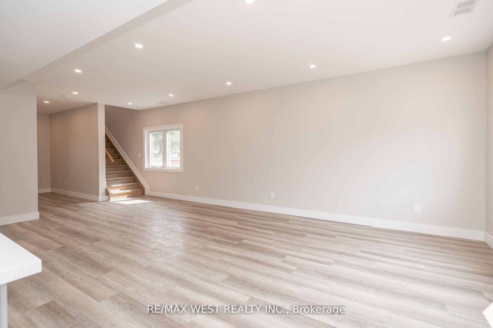 Photo 7 of Unit 1, 172 Cundles Road W, Barrie, Sunnidale — HOMEH