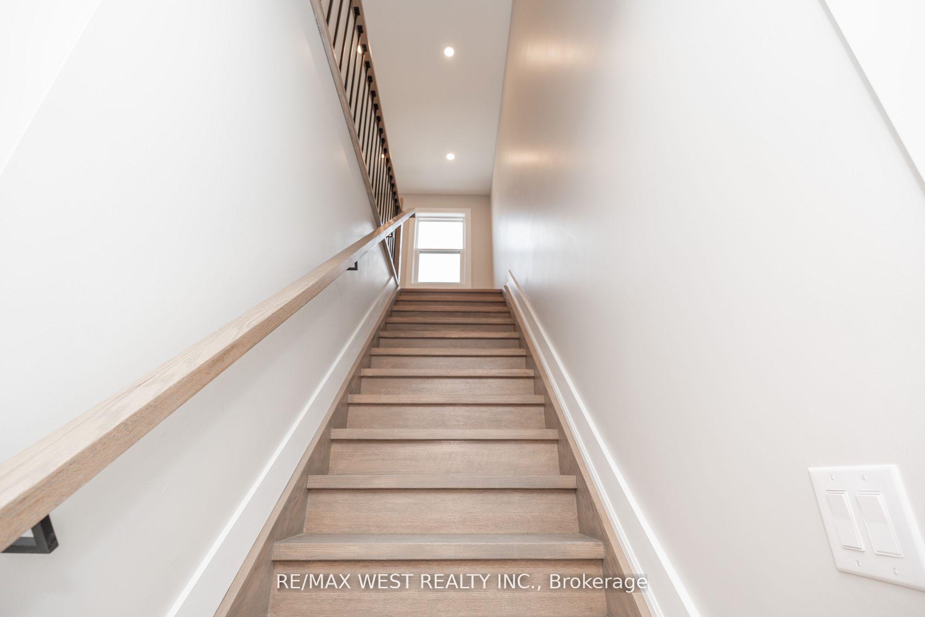 Photo 4 of Unit 1, 172 Cundles Road W, Barrie, Sunnidale — HOMEH