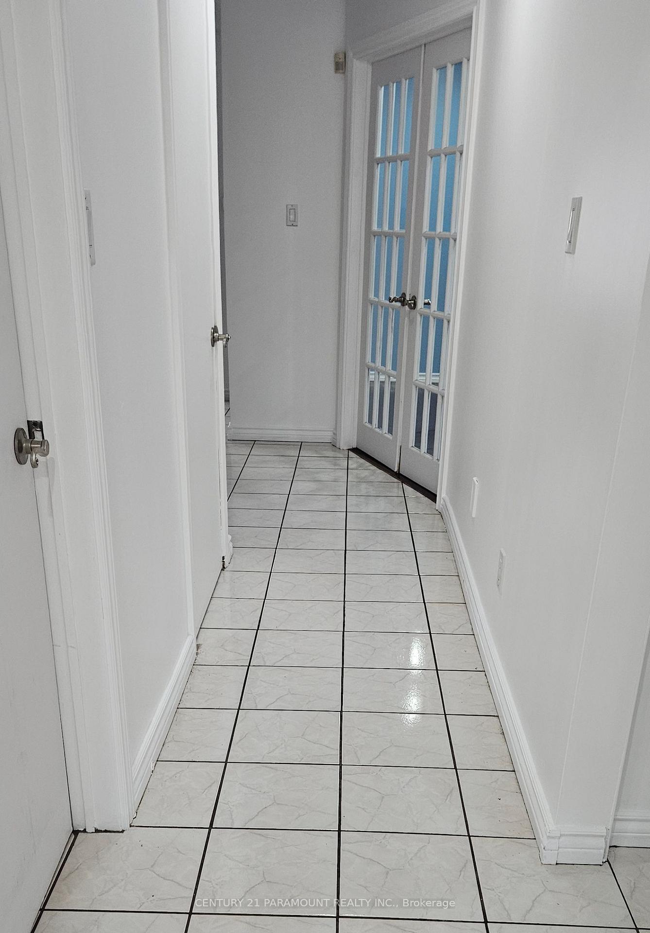 Photo 7 of 49 Donna Drive N, Brampton, Heart Lake West — HOMEH