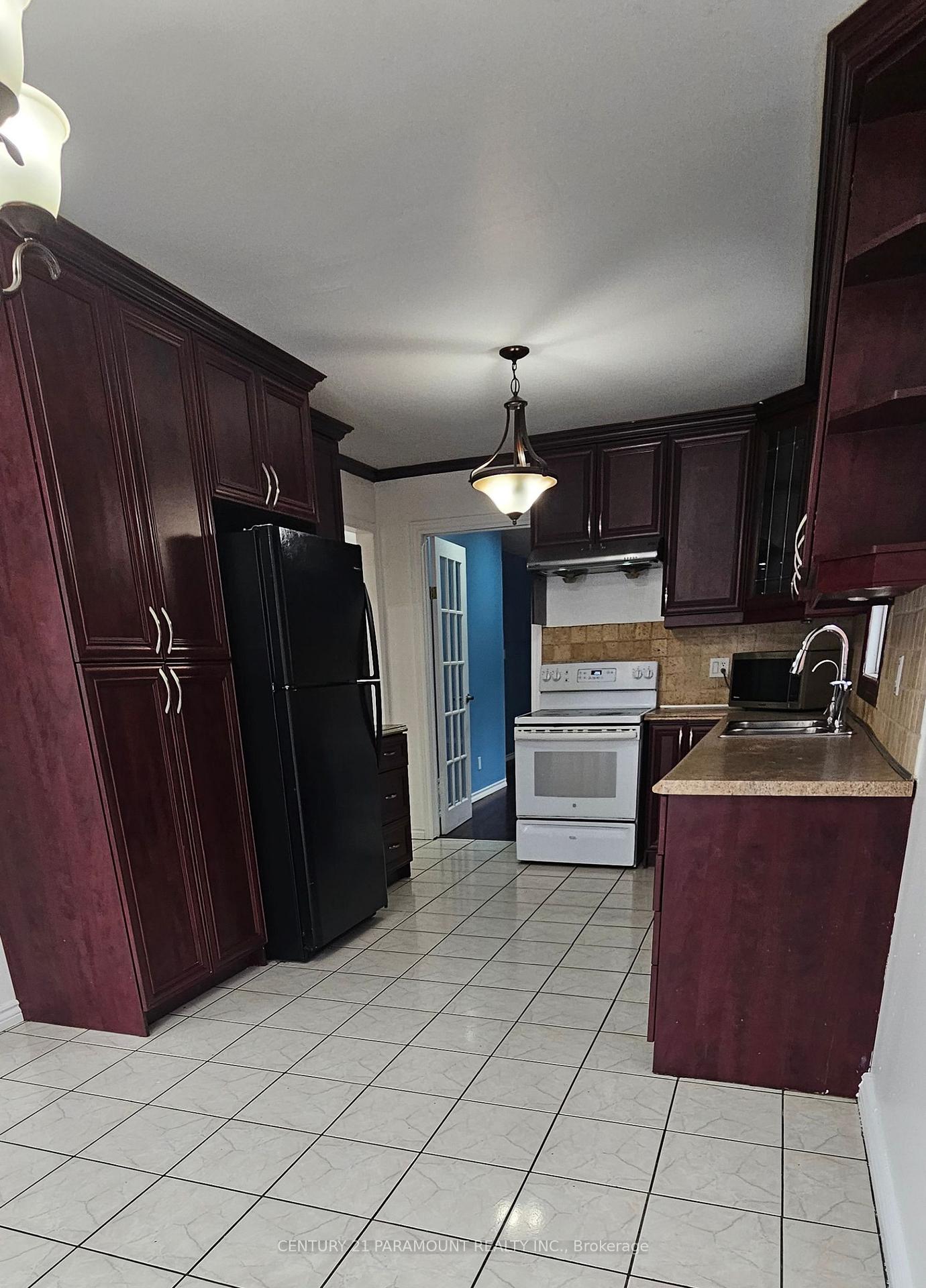 Photo 10 of 49 Donna Drive N, Brampton, Heart Lake West — HOMEH