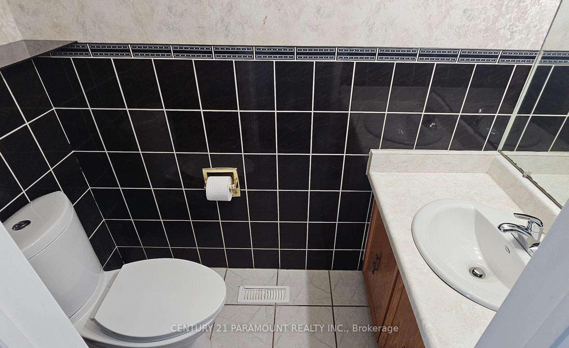 Photo 6 of 49 Donna Drive N, Brampton, Heart Lake West — HOMEH