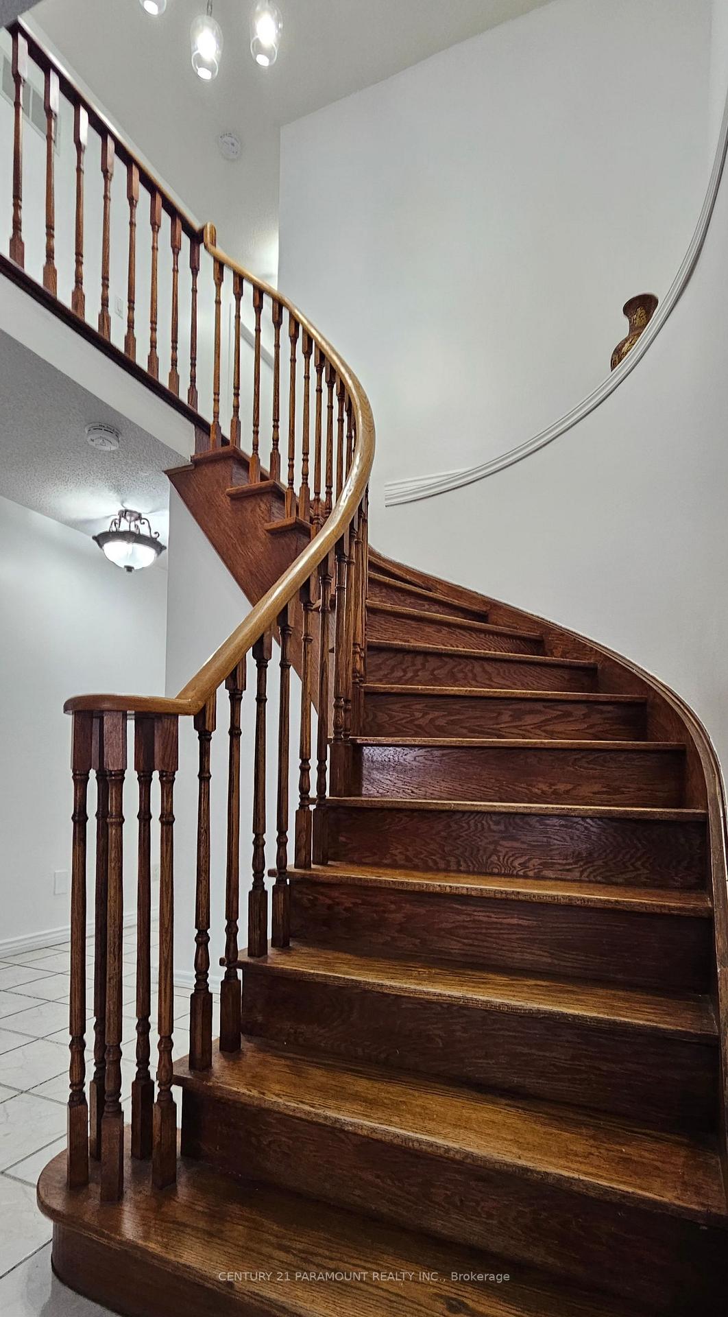 Photo 18 of 49 Donna Drive N, Brampton, Heart Lake West — HOMEH