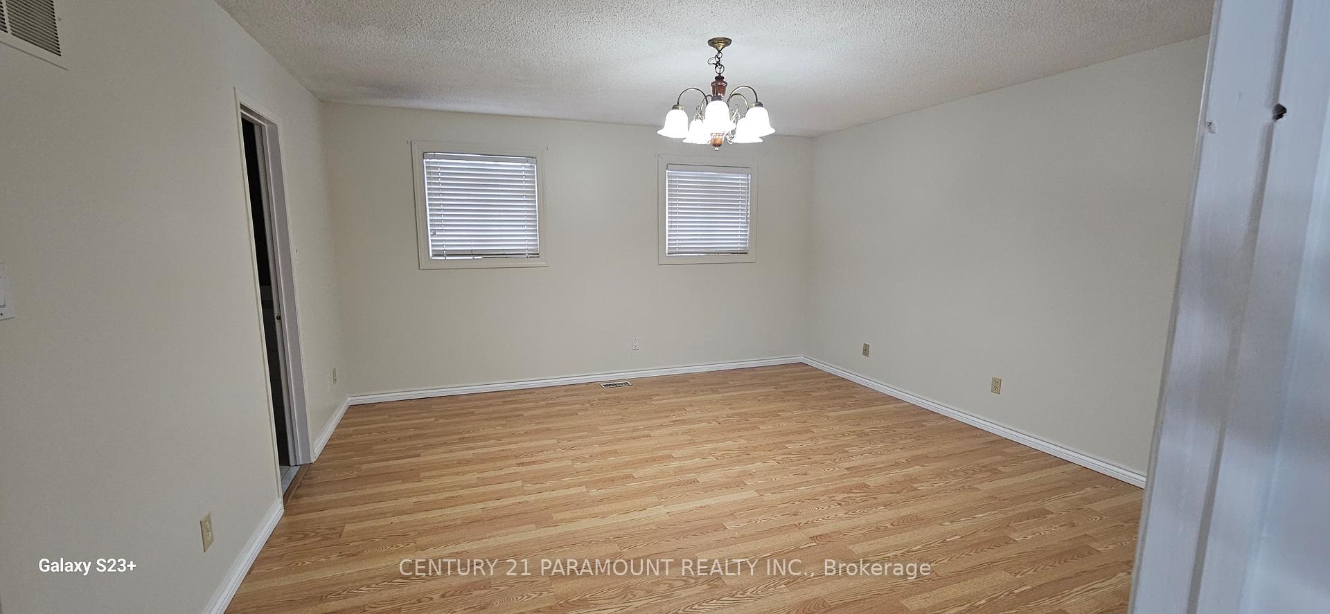 Photo 4 of 49 Donna Drive N, Brampton, Heart Lake West — HOMEH