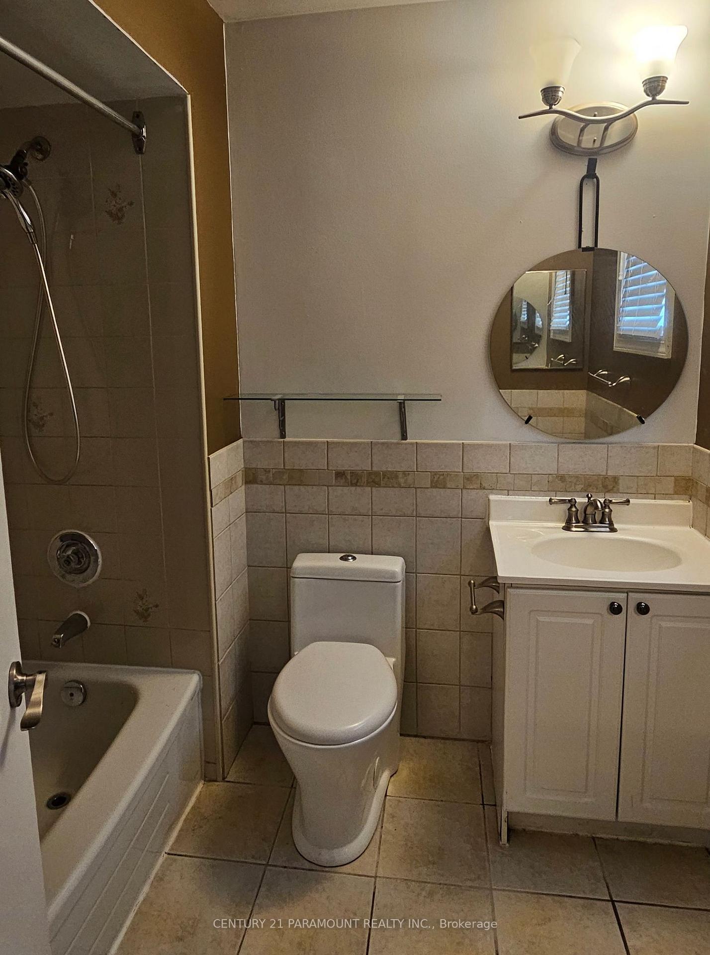 Photo 13 of 49 Donna Drive N, Brampton, Heart Lake West — HOMEH