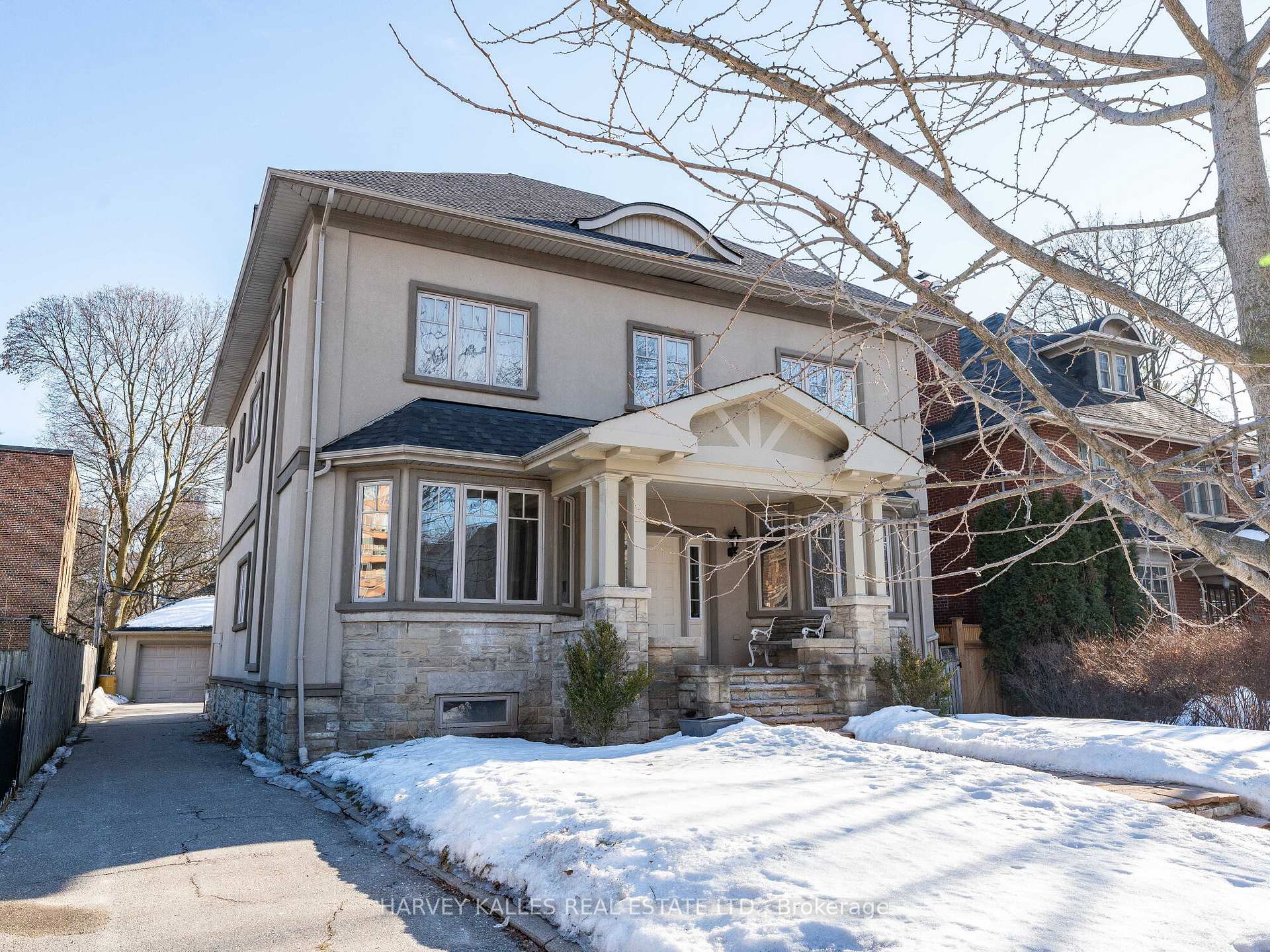 Photo 1 of 19 Alexandra Boulevard, Toronto, Lawrence Park South — HOMEH