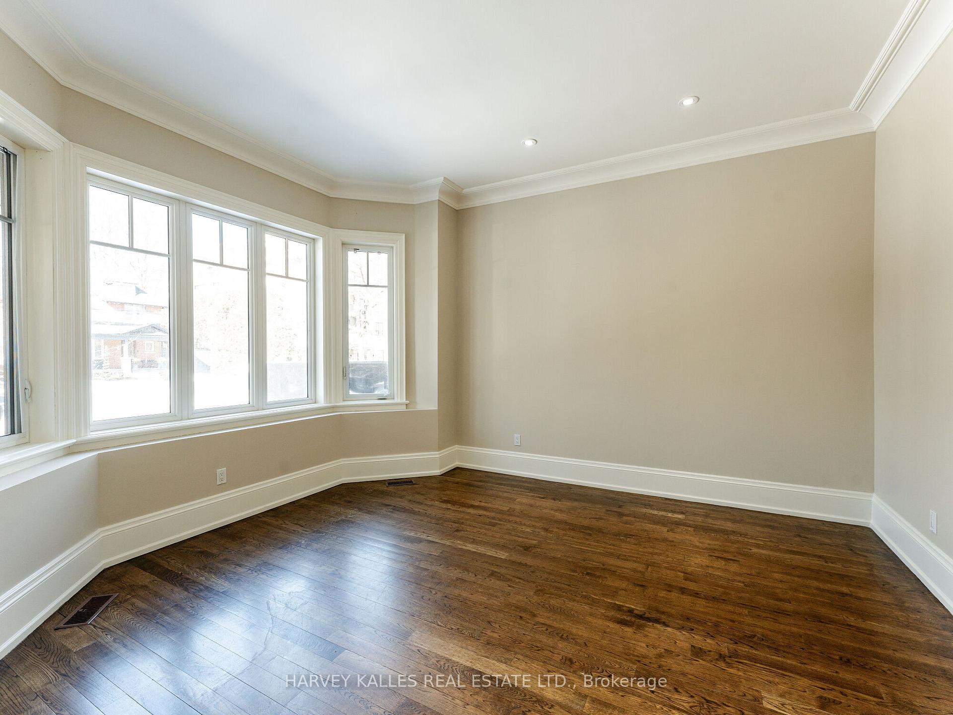 Photo 23 of 19 Alexandra Boulevard, Toronto, Lawrence Park South — HOMEH