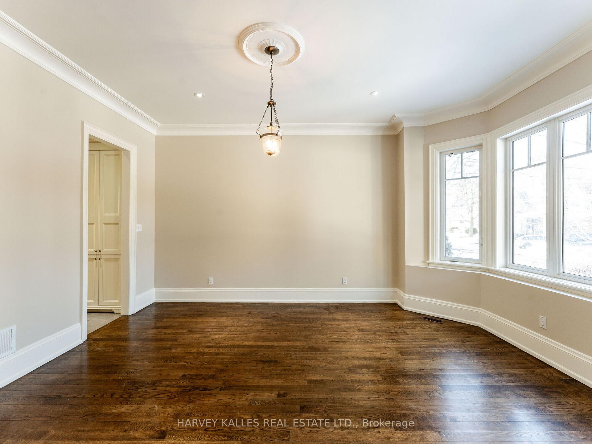 Photo 32 of 19 Alexandra Boulevard, Toronto, Lawrence Park South — HOMEH