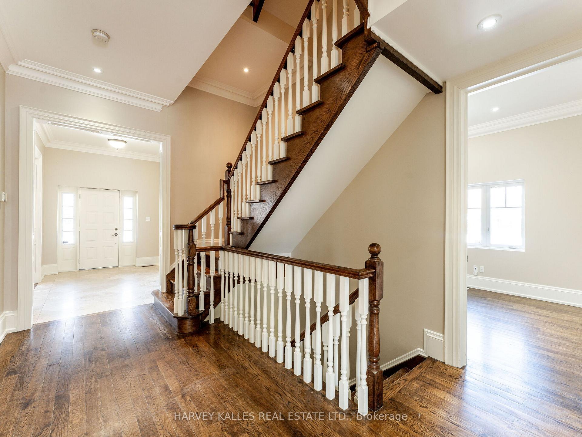Photo 4 of 19 Alexandra Boulevard, Toronto, Lawrence Park South — HOMEH