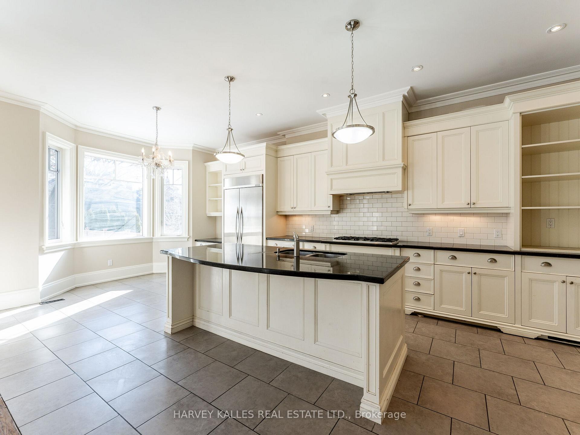 Photo 6 of 19 Alexandra Boulevard, Toronto, Lawrence Park South — HOMEH